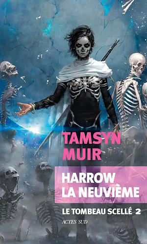 Couverture du livre. Illustration d'une jeune femme portant une épée, un maquillage de squelette et un corset en os. Elle Semble contrôler des squelettes par la magie.